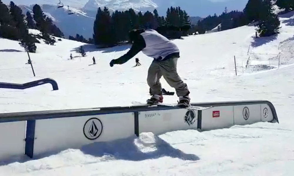 premiers slides grâce au coaching de snowboard freestyle