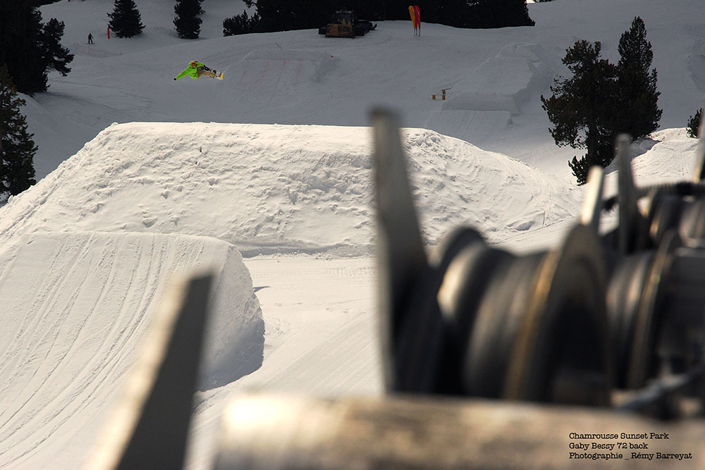 Gabriel Bessy sur le snowpark de Chamrousse