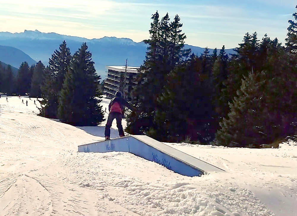 premiers slides grâce au coaching de snowboard freestyle