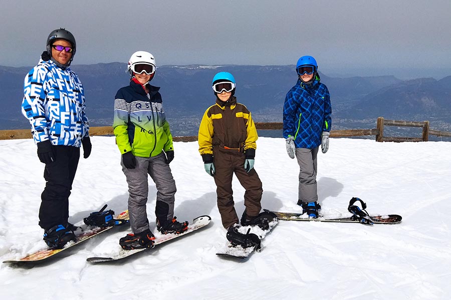 Cours de snowboard tous niveaux, en famille à la croix de chamrousse