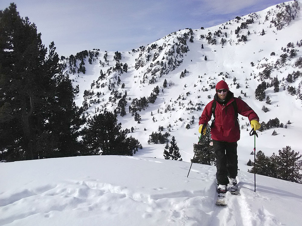 randonnée à travers les massifs, en split board, pure ambiance montagne